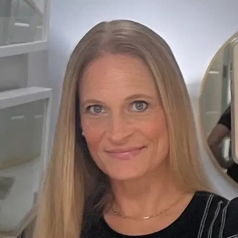 Mandie Peel, Senior Account Executive